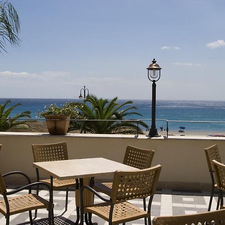 Palazzo Reginella Lejlighedshotel Bovalino Marina Eksteriør billede