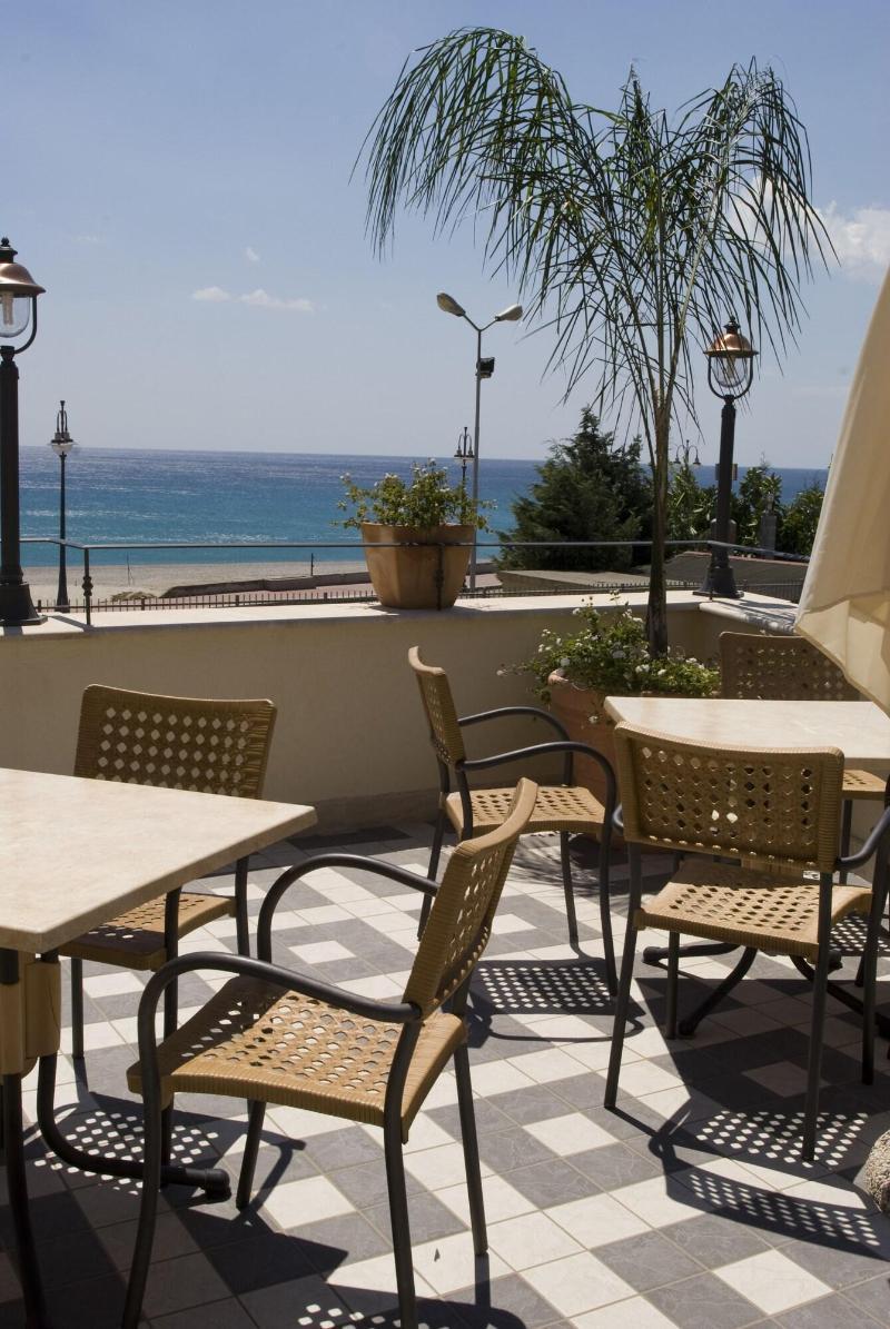 Palazzo Reginella Lejlighedshotel Bovalino Marina Eksteriør billede