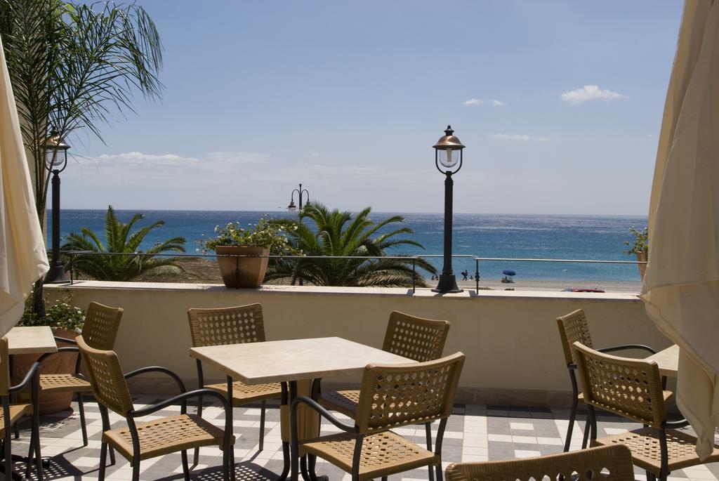 Palazzo Reginella Lejlighedshotel Bovalino Marina Eksteriør billede