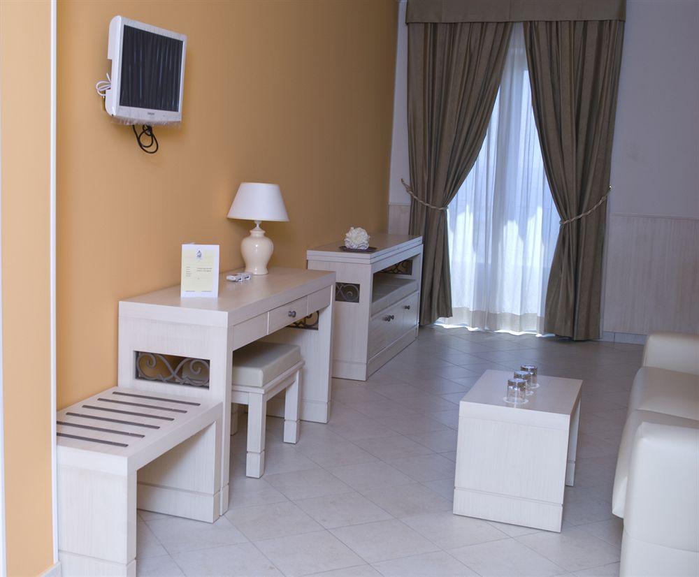Palazzo Reginella Lejlighedshotel Bovalino Marina Eksteriør billede